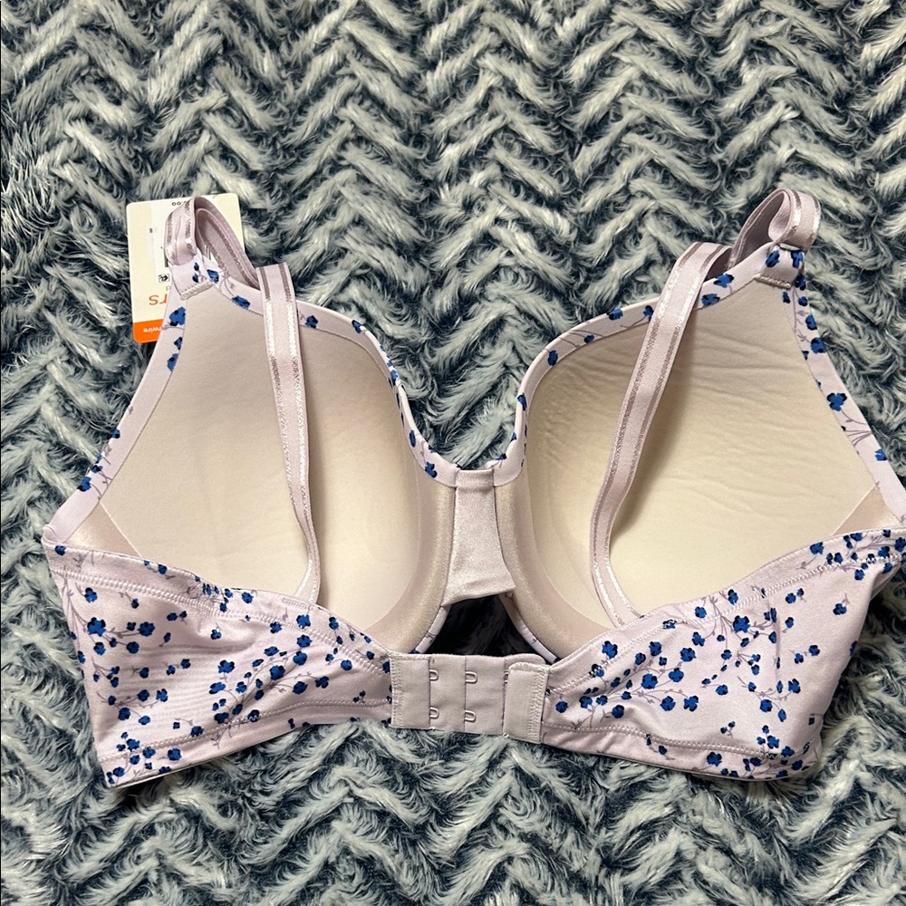 Warner's Women’s This Is Not A Bra Cushioned Underwire - Picture 2 of 4